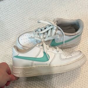 Nike Kids Sneakers in White and Teal